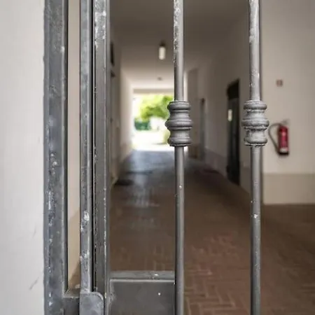 22 - Parcheggio Privato - Accogliente - Collegamento Sardegna E Corsica * Λιβόρνο