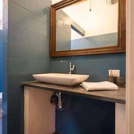 22 - Parcheggio Privato - Accogliente - Collegamento Sardegna E Corsica * Λιβόρνο